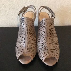 Peep toe Antonio Melani heels